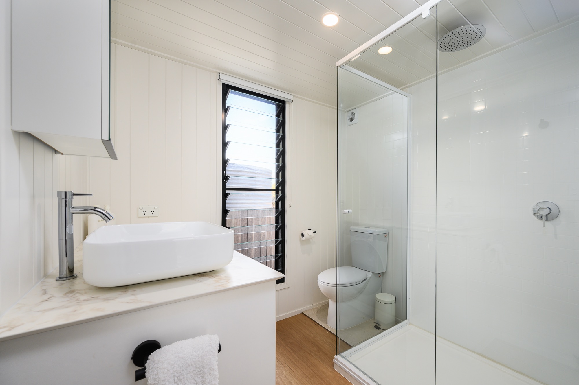 Aluka bathroom